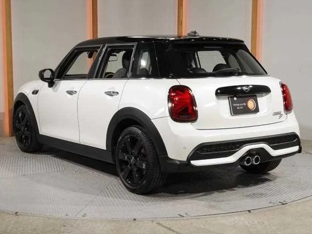 BMW MINI 2023 — миниатюра 3