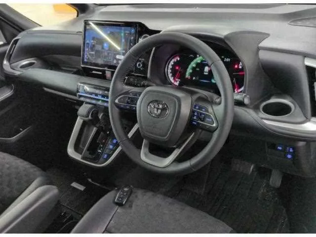 Toyota Voxy 2023 — миниатюра 3