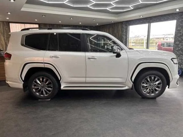 Toyota Land Cruiser 2023 — миниатюра 4