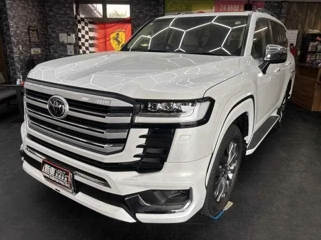 Toyota Land Cruiser 2023 — фото 1, купить с доставкой в Москву