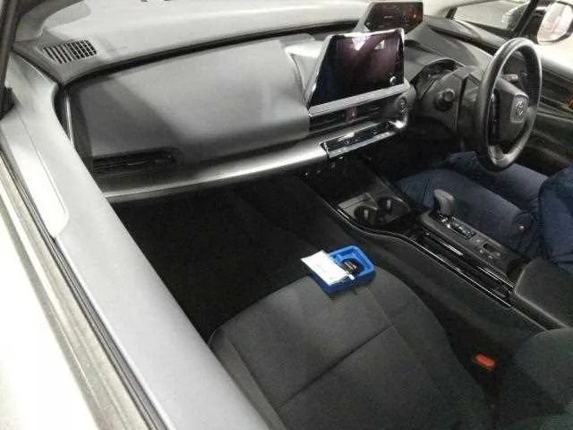Toyota Prius 2023 — миниатюра 3