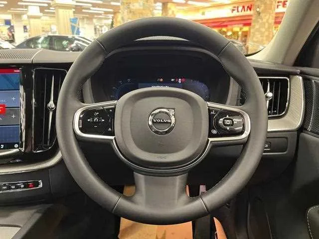Volvo XC60 2025 — миниатюра 5