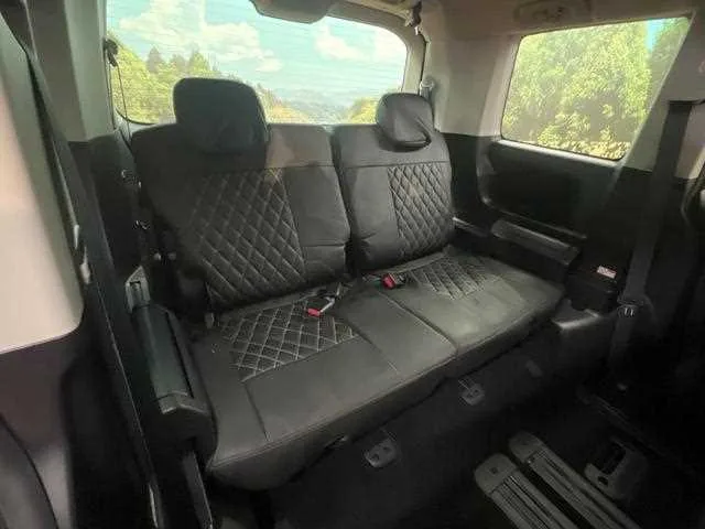 Mitsubishi Delica D:5 2023 — миниатюра 4