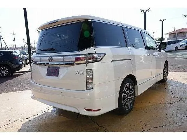Nissan ELGRAND 2024 — миниатюра 4
