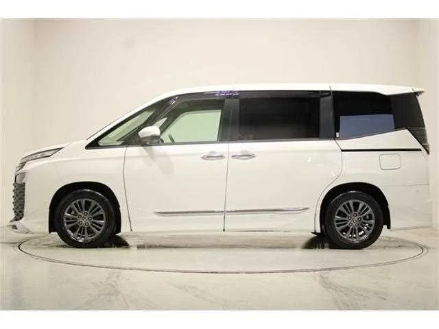 Toyota VOXY 2023 — миниатюра 3