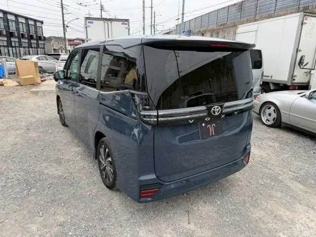 Toyota Voxy 2022 — миниатюра 4