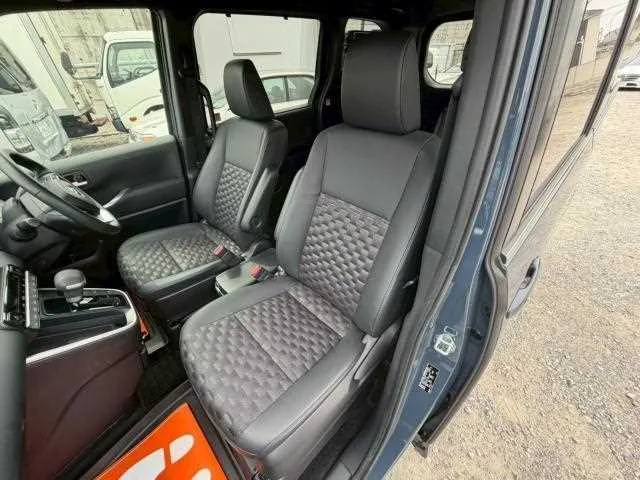 Toyota Voxy 2022 — миниатюра 5