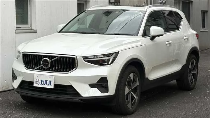 Volvo XC40 B4 AWD 2023 — фото 1, купить с доставкой в Москву
