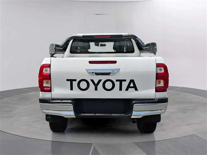 Toyota Hilux 2024 — миниатюра 2