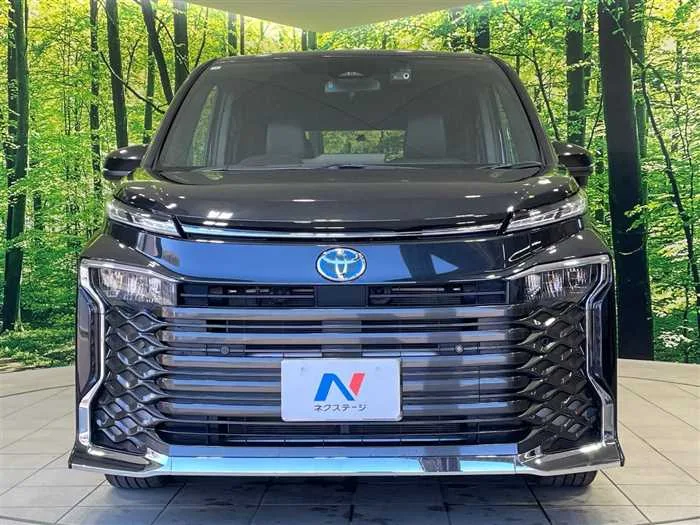 Toyota Voxy 2022 — миниатюра 3
