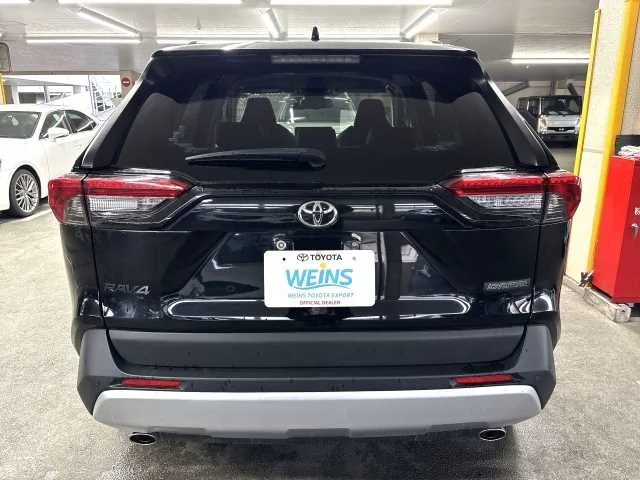 Toyota RAV4 ADVENTURELeather seatBluetooth 2023 — миниатюра 5