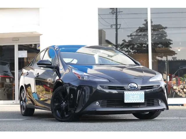 Toyota Prius 2022 — фото 1, купить с доставкой в Москву