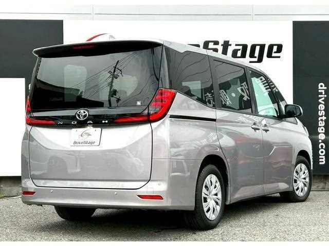Toyota Noah 2023 — миниатюра 2