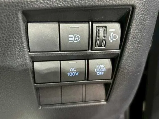 Toyota Voxy 2022 — миниатюра 3