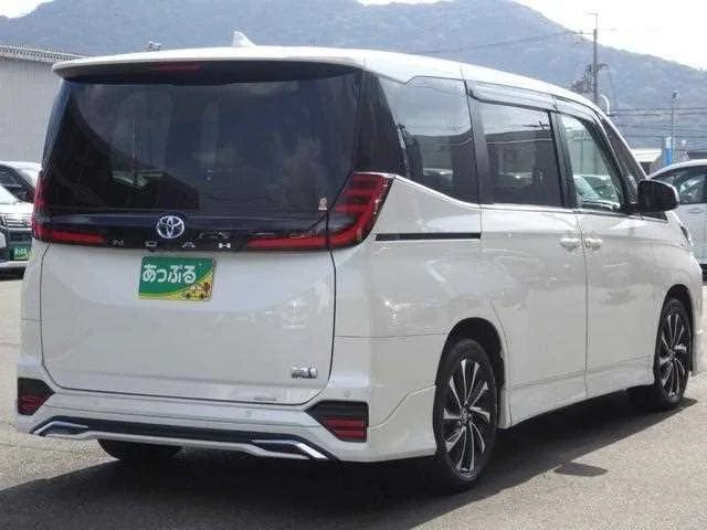 Toyota NOAH 2022 — миниатюра 3