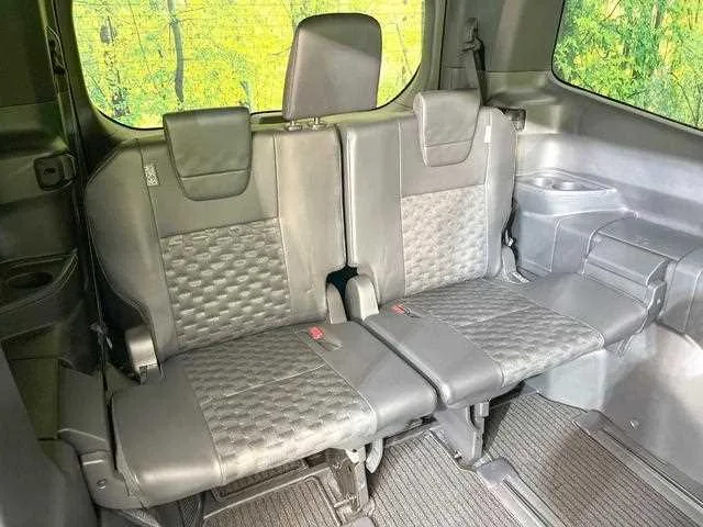 Toyota Voxy 2023 — миниатюра 4