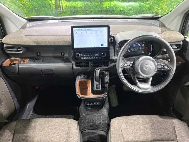 Toyota Sienta 2023 — миниатюра 2