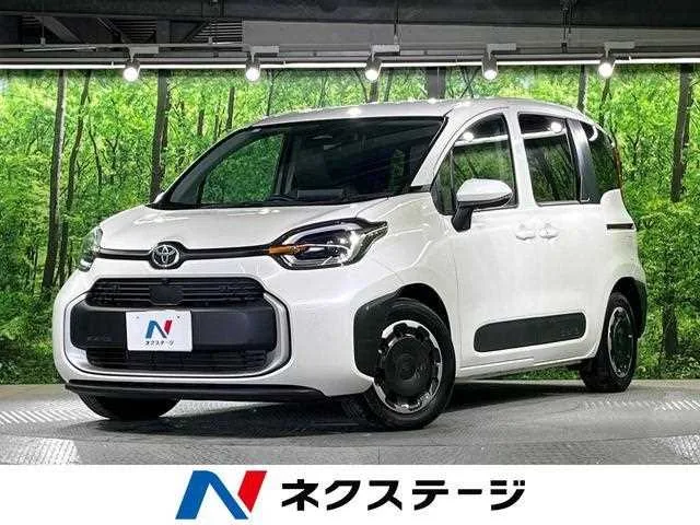 Toyota Sienta 2023 — фото 1, купить с доставкой в Москву