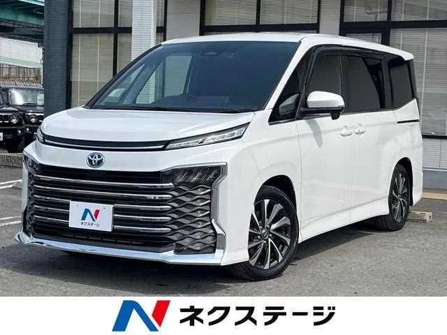 Toyota Voxy 2022 — фото 1, купить с доставкой в Москву