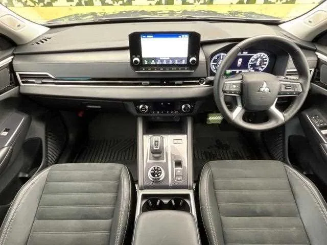 Mitsubishi Outlander 2022 — миниатюра 2