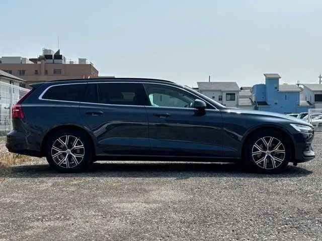 Volvo V60 2023 — миниатюра 4