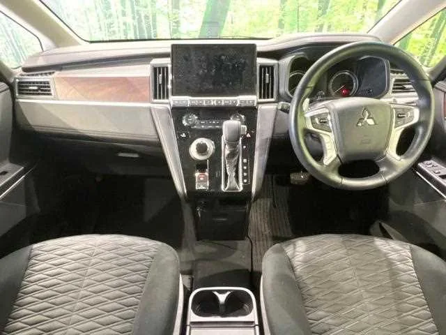 Mitsubishi Delica D:5 2023 — миниатюра 2