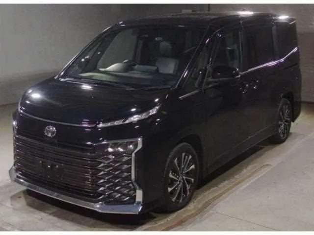 Toyota Voxy 2023 — фото 1, купить с доставкой в Москву