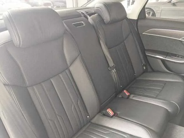 Audi A8 2022 — миниатюра 5