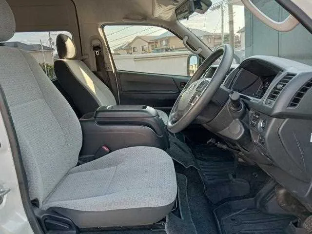 Toyota HIACE COMMUTER 2023 — миниатюра 3