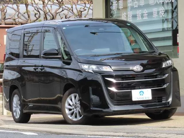 Toyota Noah 2023 — фото 1, купить с доставкой в Москву