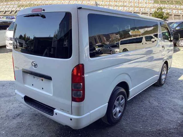 Toyota Hiace Van 2023 — миниатюра 5