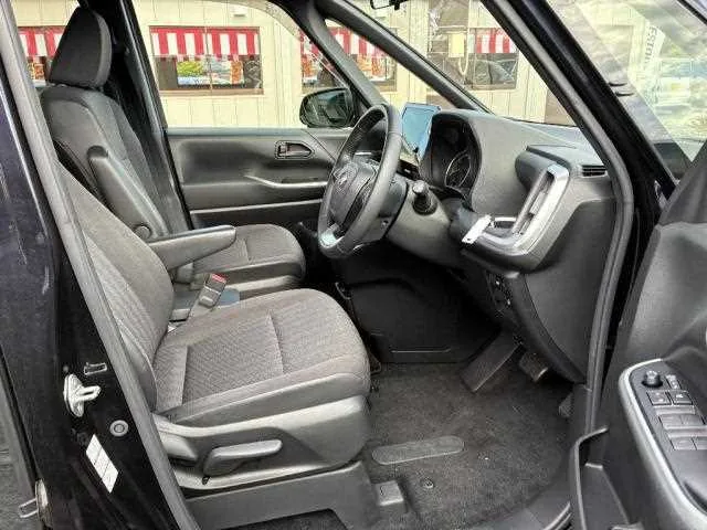 Toyota NOAH 2022 — миниатюра 2