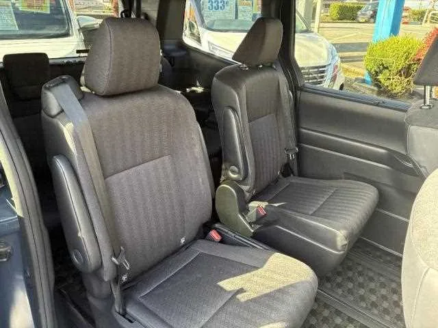 Toyota Voxy 2022 — миниатюра 3
