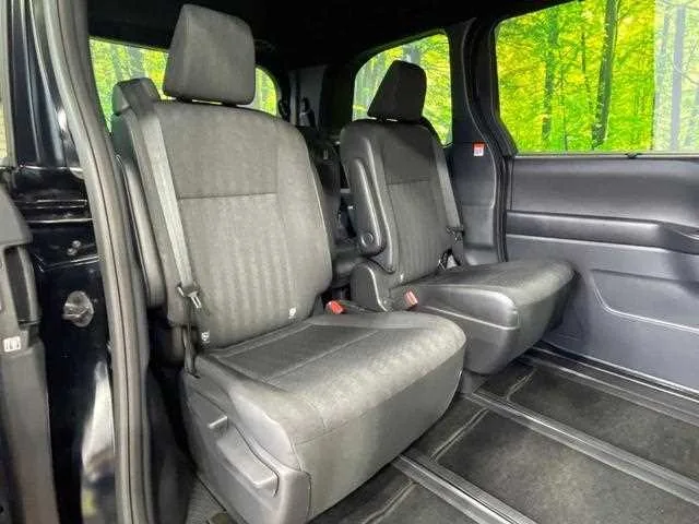 Toyota Voxy 2023 — миниатюра 4