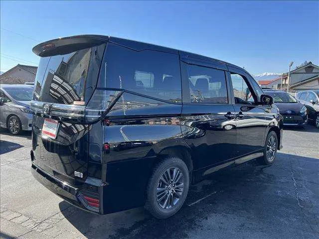 Toyota Voxy Hybrid S-G 4WD 2023 — миниатюра 3