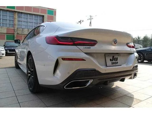 BMW 8 Series 2023 — миниатюра 2