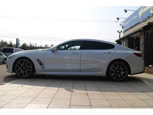 BMW 8 Series 2023 — миниатюра 4