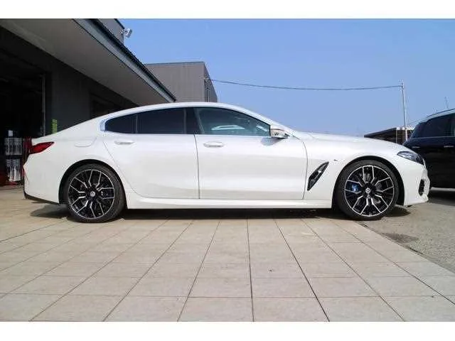 BMW 8 Series 2023 — миниатюра 5