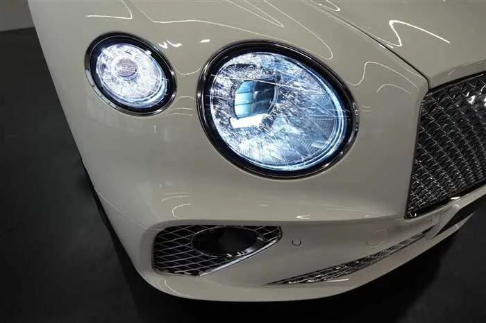 Bentley Continental GT CONTINENTAL GT AZURE V8 2025 — миниатюра 3