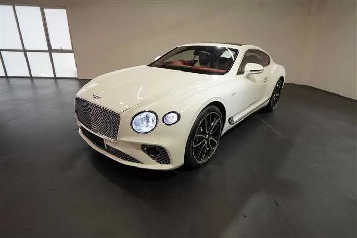 Bentley Continental GT CONTINENTAL GT AZURE V8 2025 — фото 1, купить с доставкой в Москву