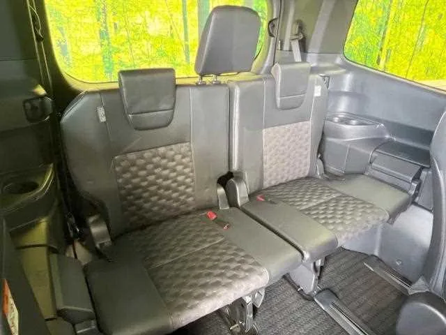 Toyota Voxy 2022 — миниатюра 4