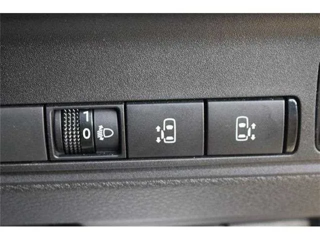 Nissan Serena 2025 — миниатюра 2