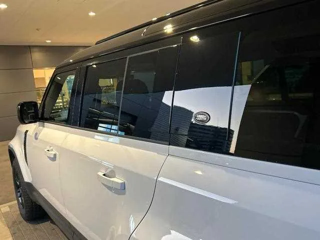 Land Rover Defender 2024 — миниатюра 3