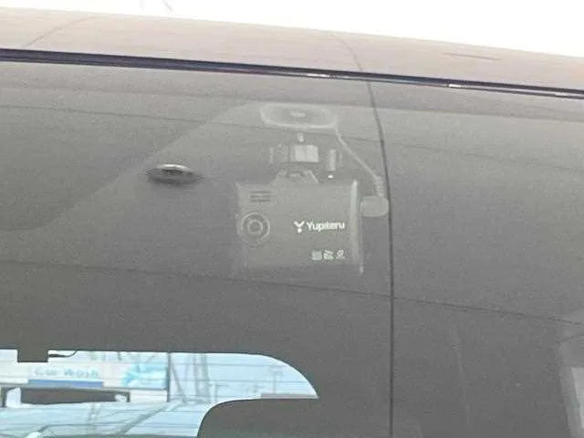 Toyota Noah 2022 — миниатюра 3