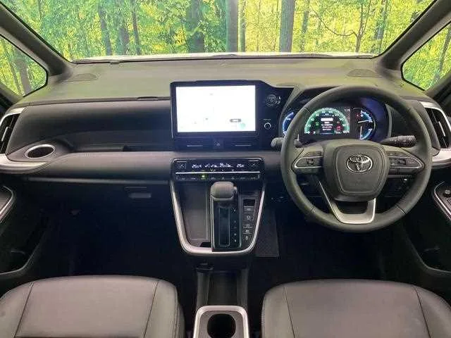 Toyota Noah 2024 — миниатюра 2