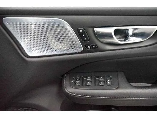 Volvo V60 2022 — миниатюра 4