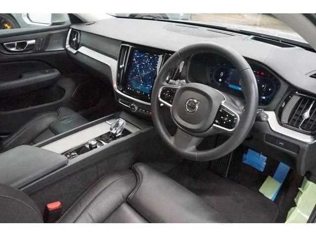 Volvo V60 2023 — миниатюра 2