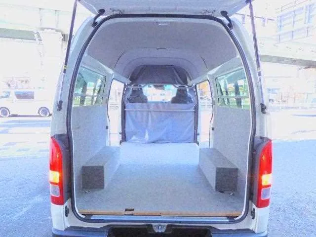 Toyota HIACE VAN 2023 — миниатюра 4