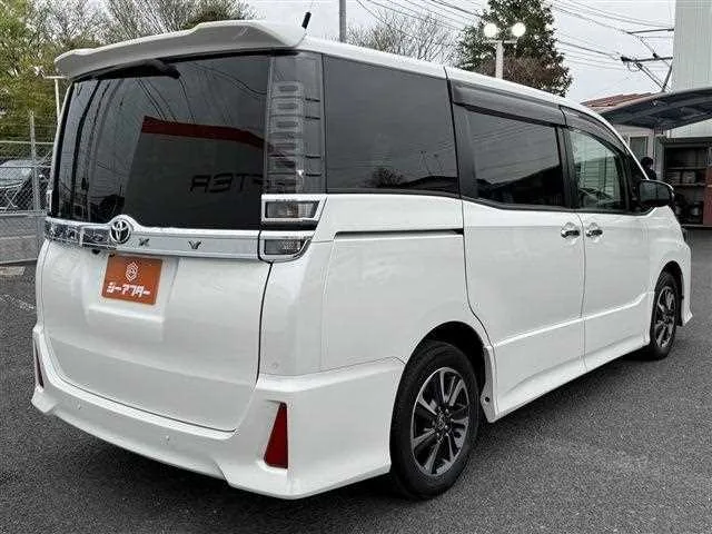 Toyota Voxy 2022 — миниатюра 4