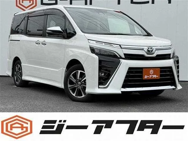 Toyota Voxy 2022 — фото 1, купить с доставкой в Москву